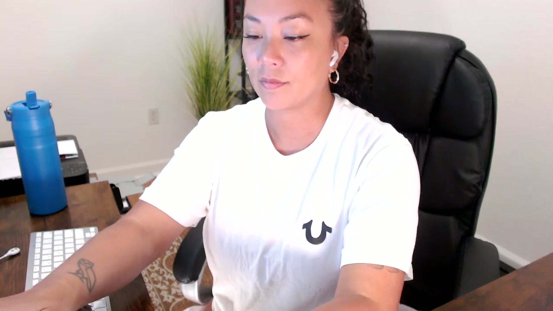 Gallery image thumbnail from MickaylaStar's myfreecams stream on, 08/29/2025, 15:54 image 9 of 20