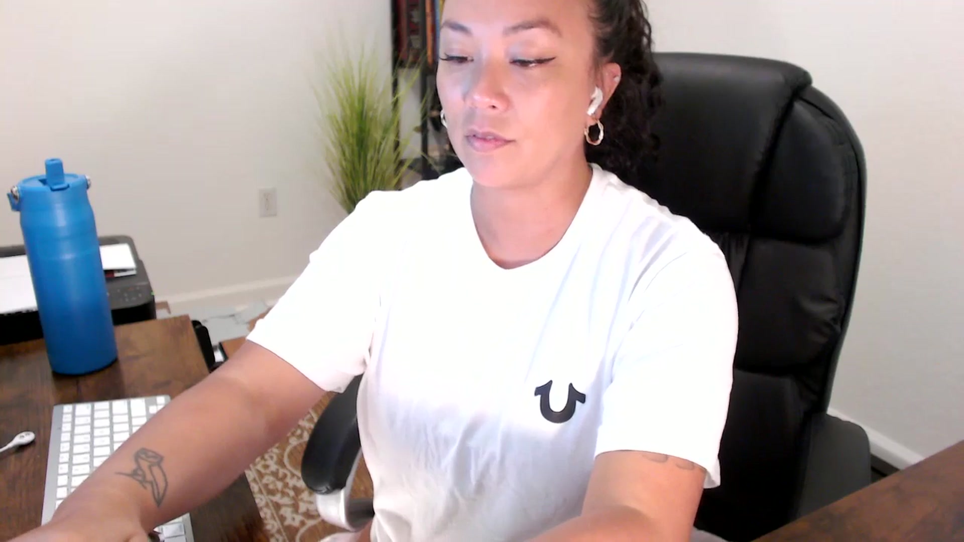 Gallery image thumbnail from MickaylaStar's myfreecams stream on, 08/29/2025, 15:54 image 10 of 20