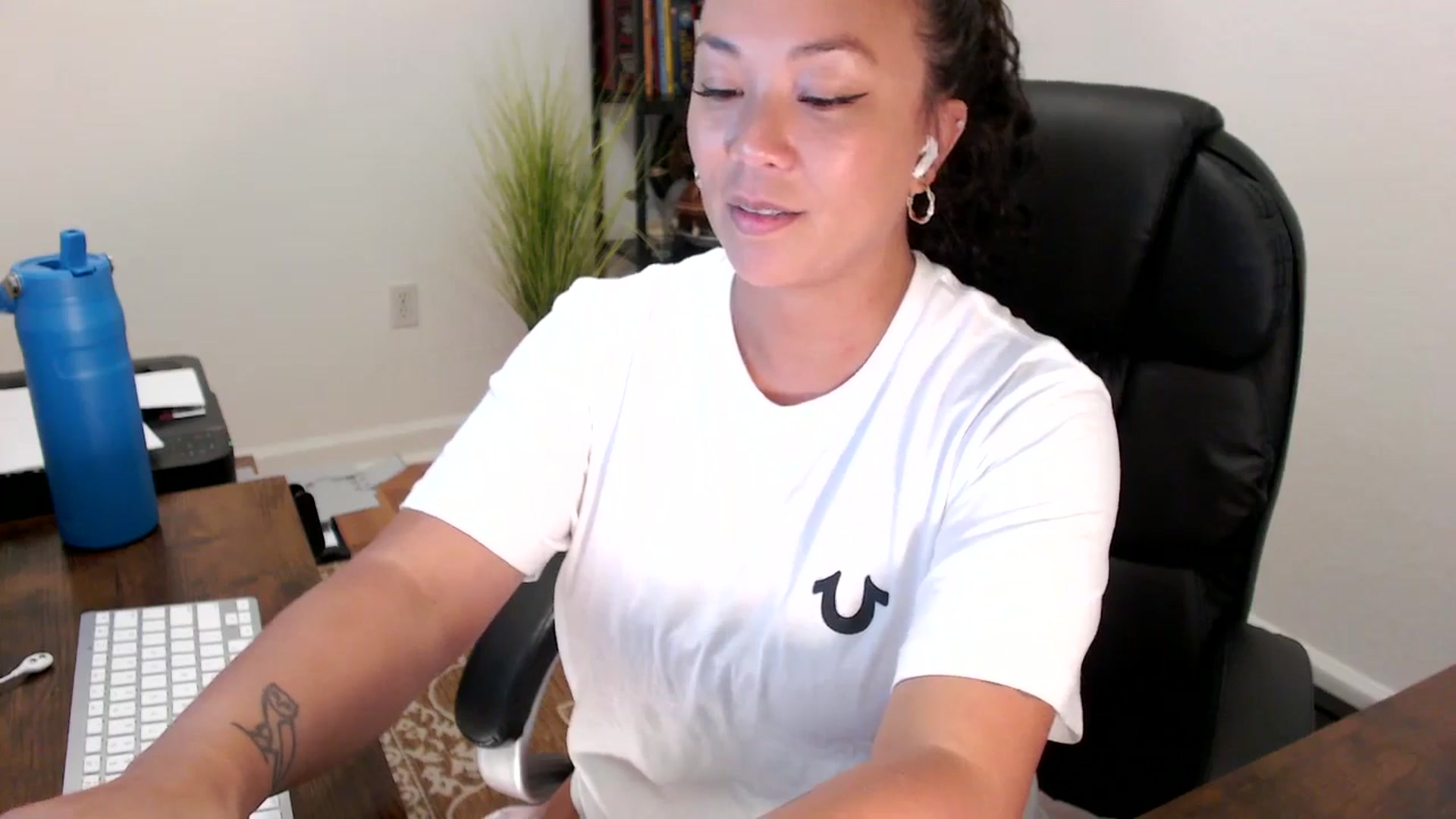 Gallery image thumbnail from MickaylaStar's myfreecams stream on, 08/29/2025, 15:54 image 5 of 20