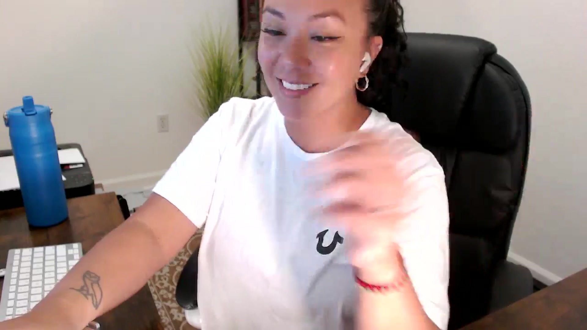 Gallery image thumbnail from MickaylaStar's myfreecams stream on, 08/29/2025, 16:25 image 6 of 20