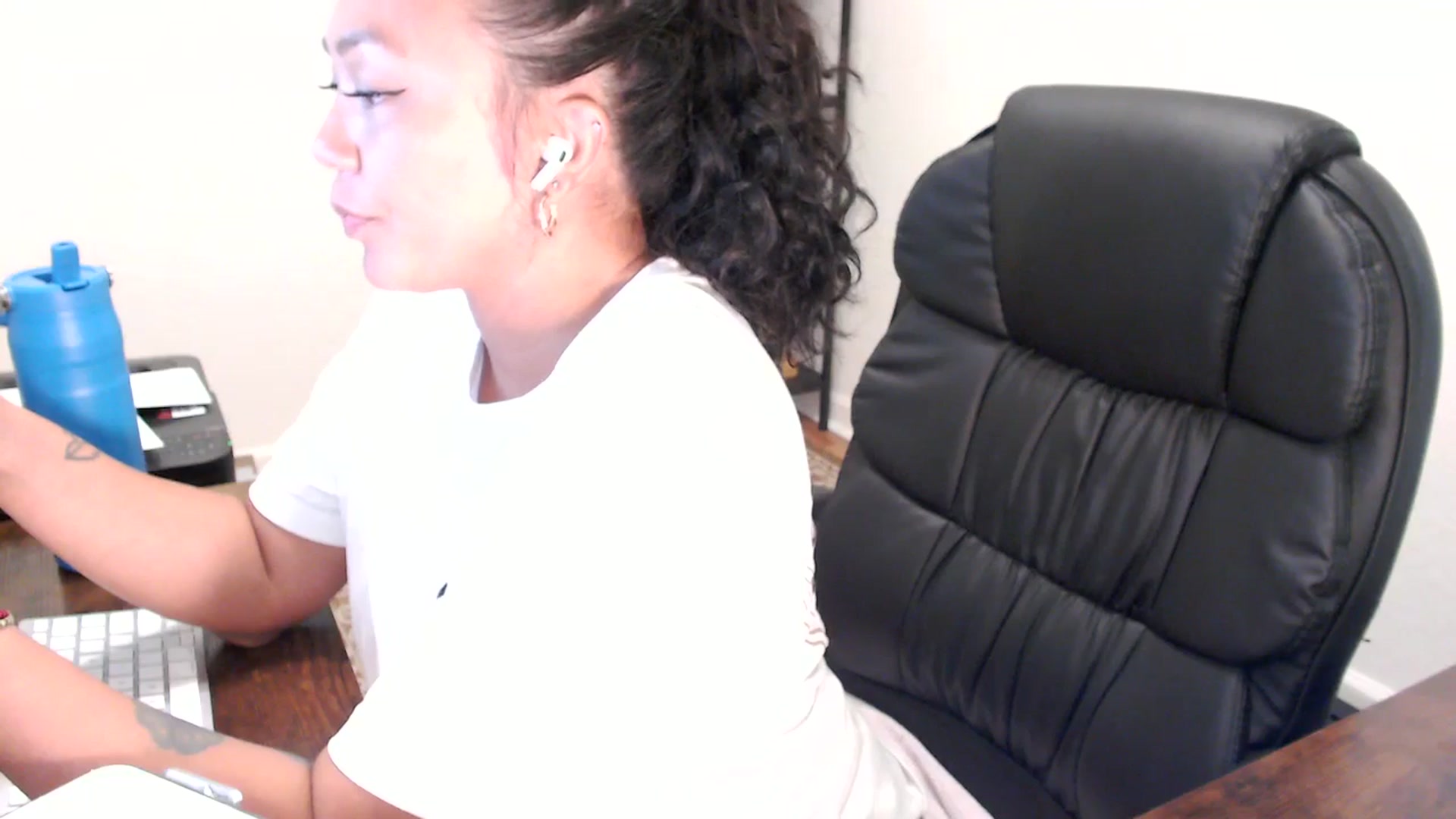 Gallery image thumbnail from MickaylaStar's myfreecams stream on, 08/29/2025, 16:25 image 19 of 20