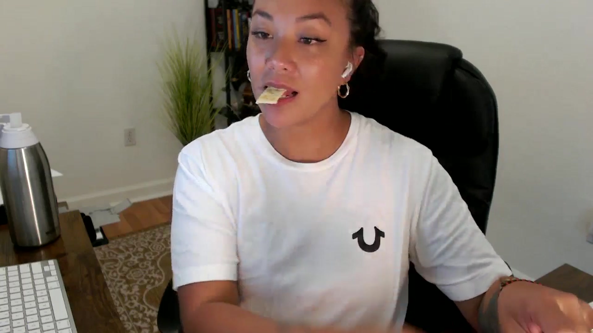 Gallery image thumbnail from MickaylaStar's myfreecams stream on, 08/29/2025, 19:49 image 11 of 20