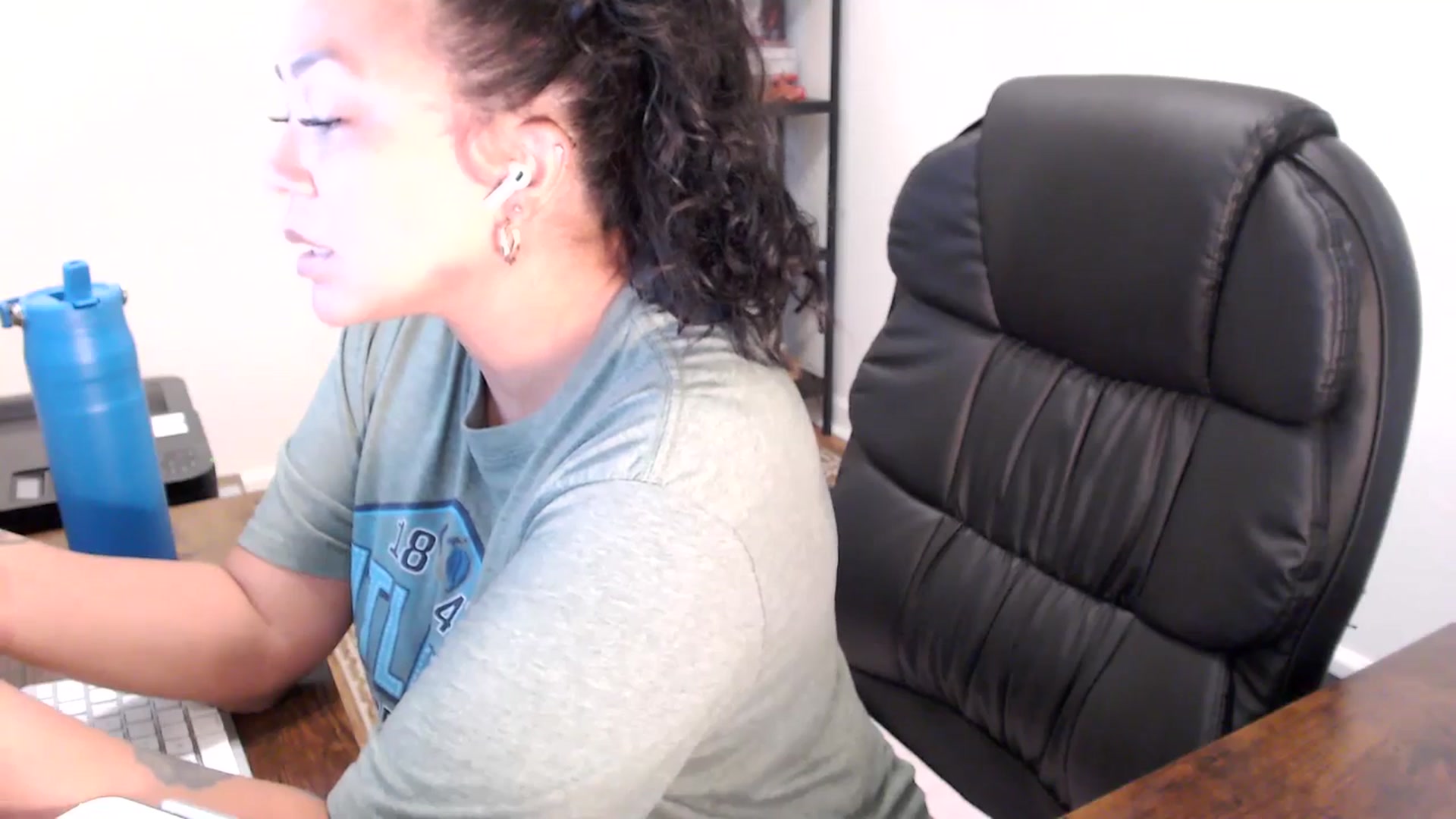 Gallery image thumbnail from MickaylaStar's myfreecams stream on, 09/01/2025, 15:46 image 5 of 20