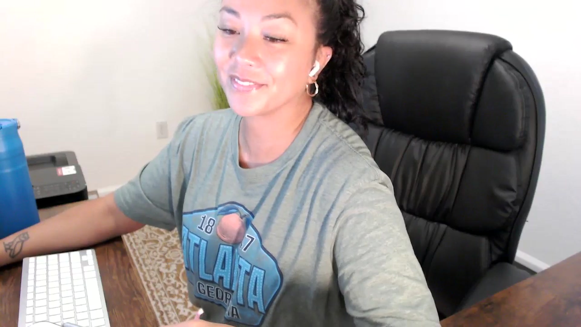 Gallery image thumbnail from MickaylaStar's myfreecams stream on, 09/01/2025, 16:36 image 4 of 20