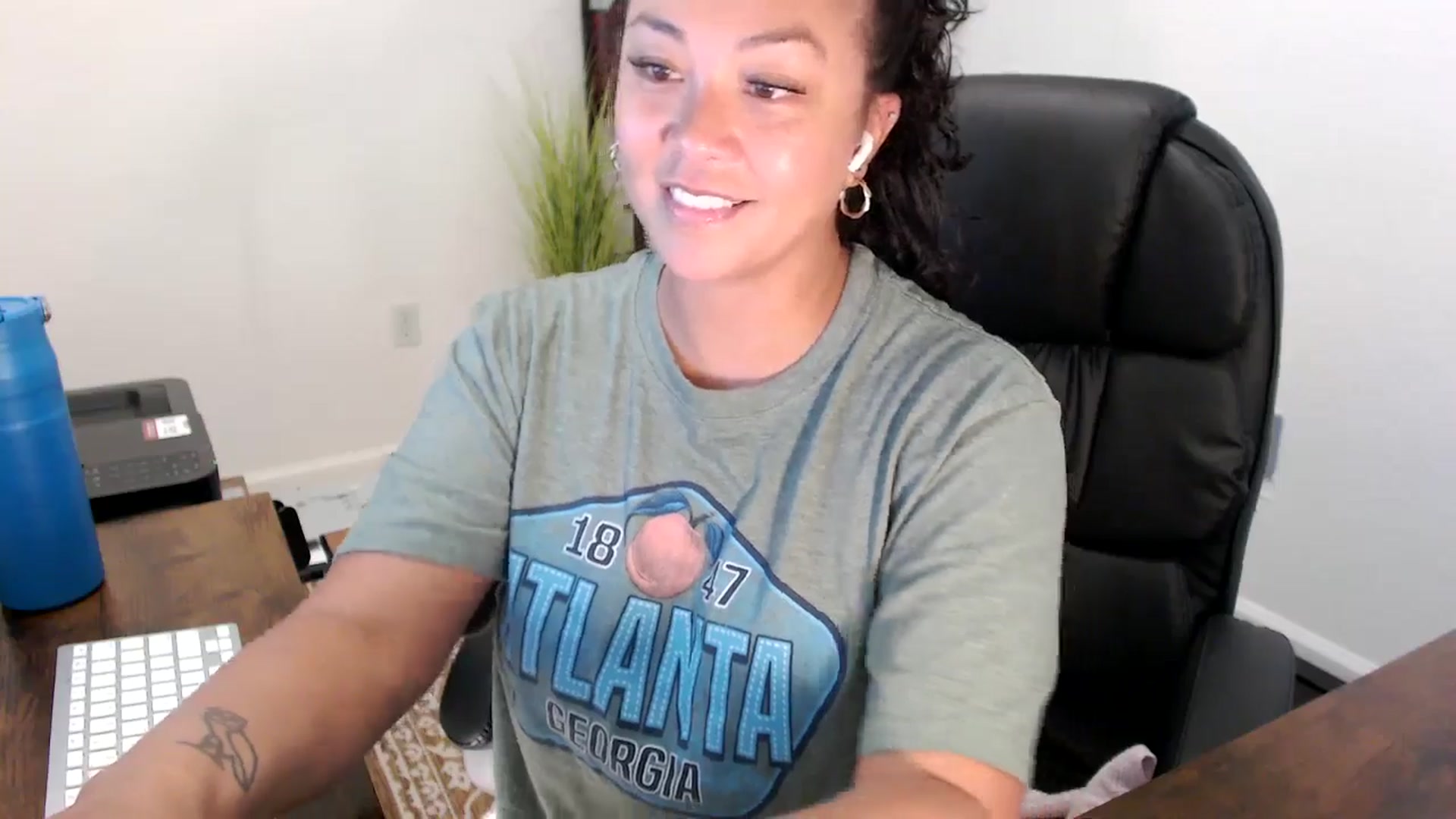 Gallery image thumbnail from MickaylaStar's myfreecams stream on, 09/01/2025, 16:36 image 17 of 20