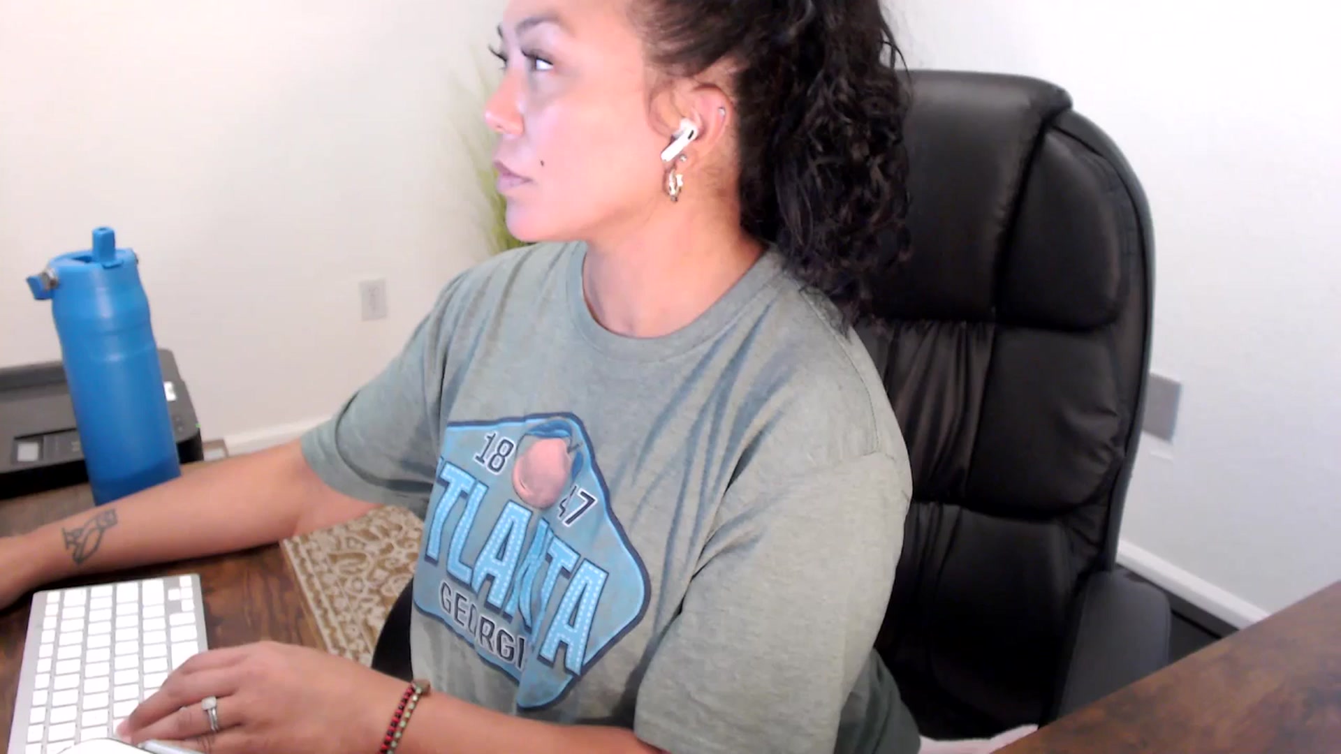 Gallery image thumbnail from MickaylaStar's myfreecams stream on, 09/01/2025, 17:36 image 15 of 20