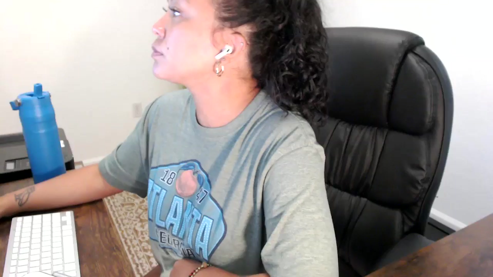 Gallery image thumbnail from MickaylaStar's myfreecams stream on, 09/01/2025, 17:36 image 10 of 20