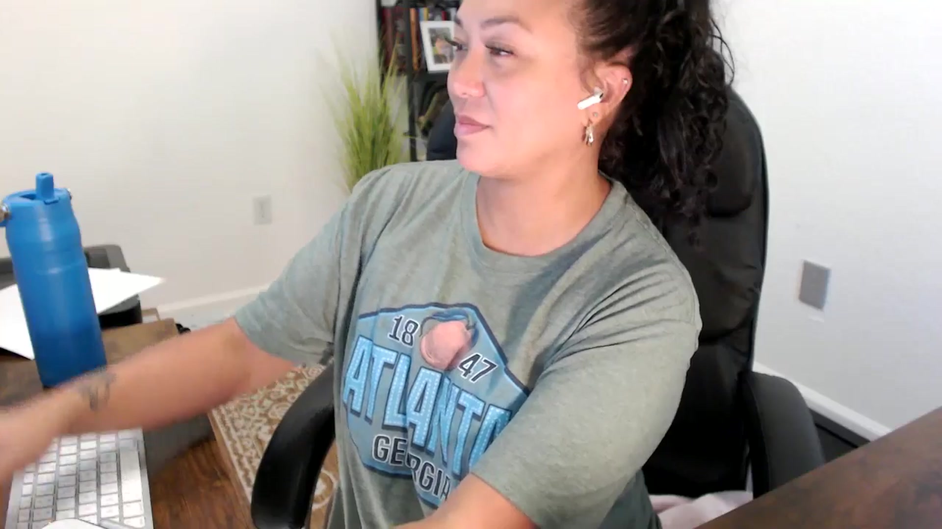 Gallery image thumbnail from MickaylaStar's myfreecams stream on, 09/01/2025, 18:31 image 6 of 20