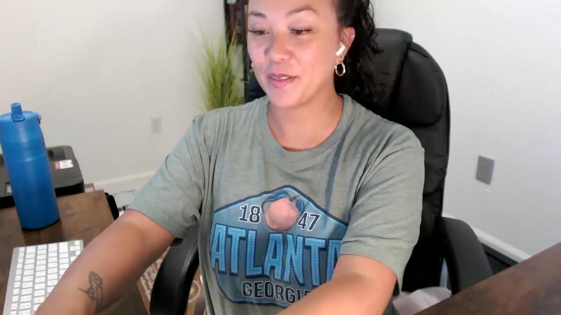 Gallery image thumbnail from MickaylaStar's myfreecams stream on, 09/01/2025, 18:31 image 9 of 20