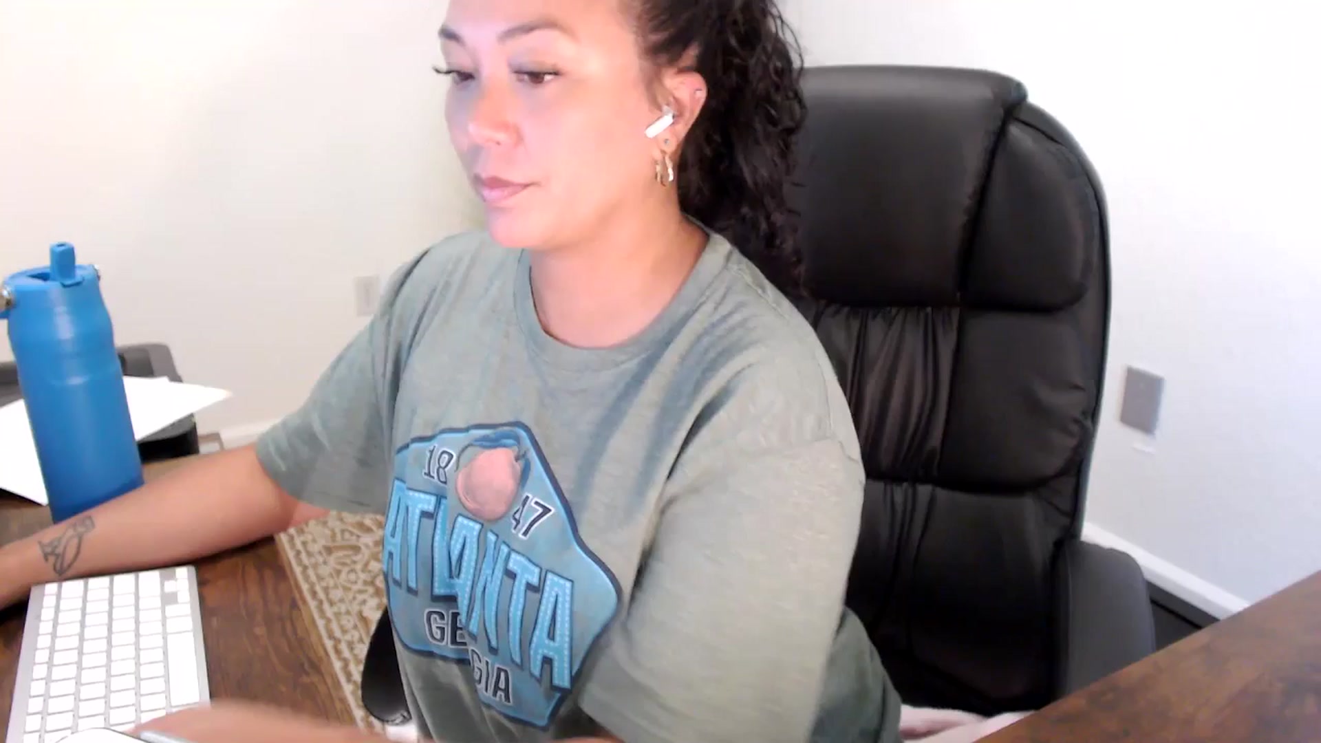 Gallery image thumbnail from MickaylaStar's myfreecams stream on, 09/01/2025, 18:31 image 5 of 20