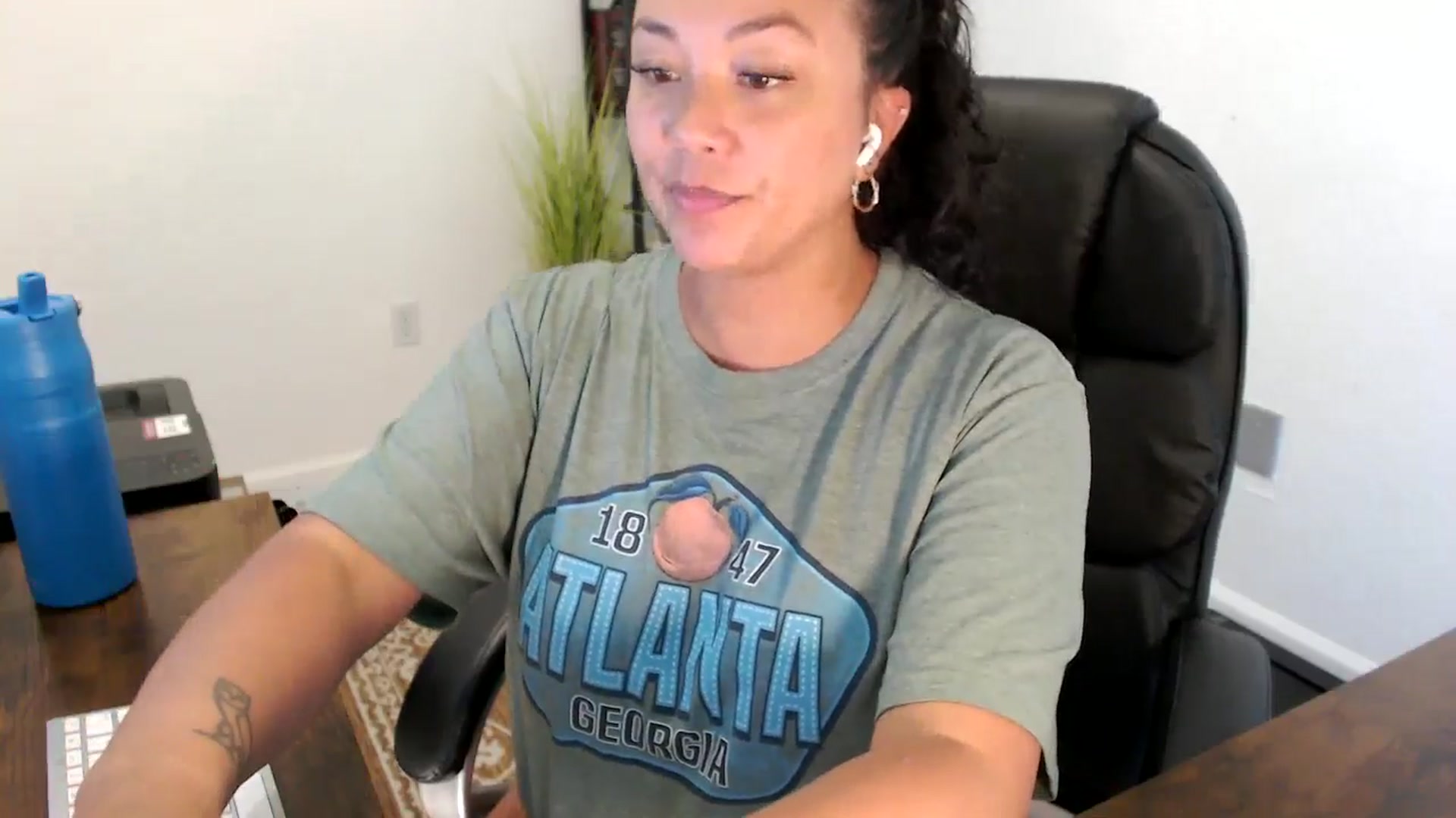 Gallery image thumbnail from MickaylaStar's myfreecams stream on, 09/01/2025, 19:43 image 3 of 20