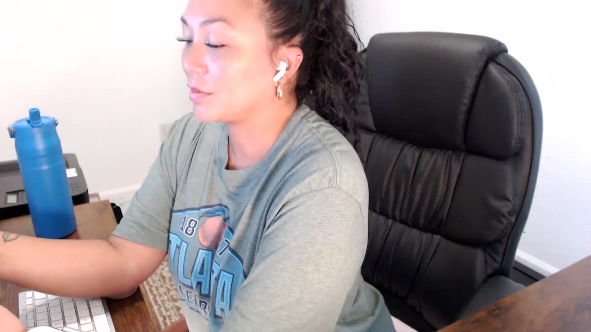 Gallery image thumbnail from MickaylaStar's myfreecams stream on, 09/01/2025, 19:43 image 19 of 20