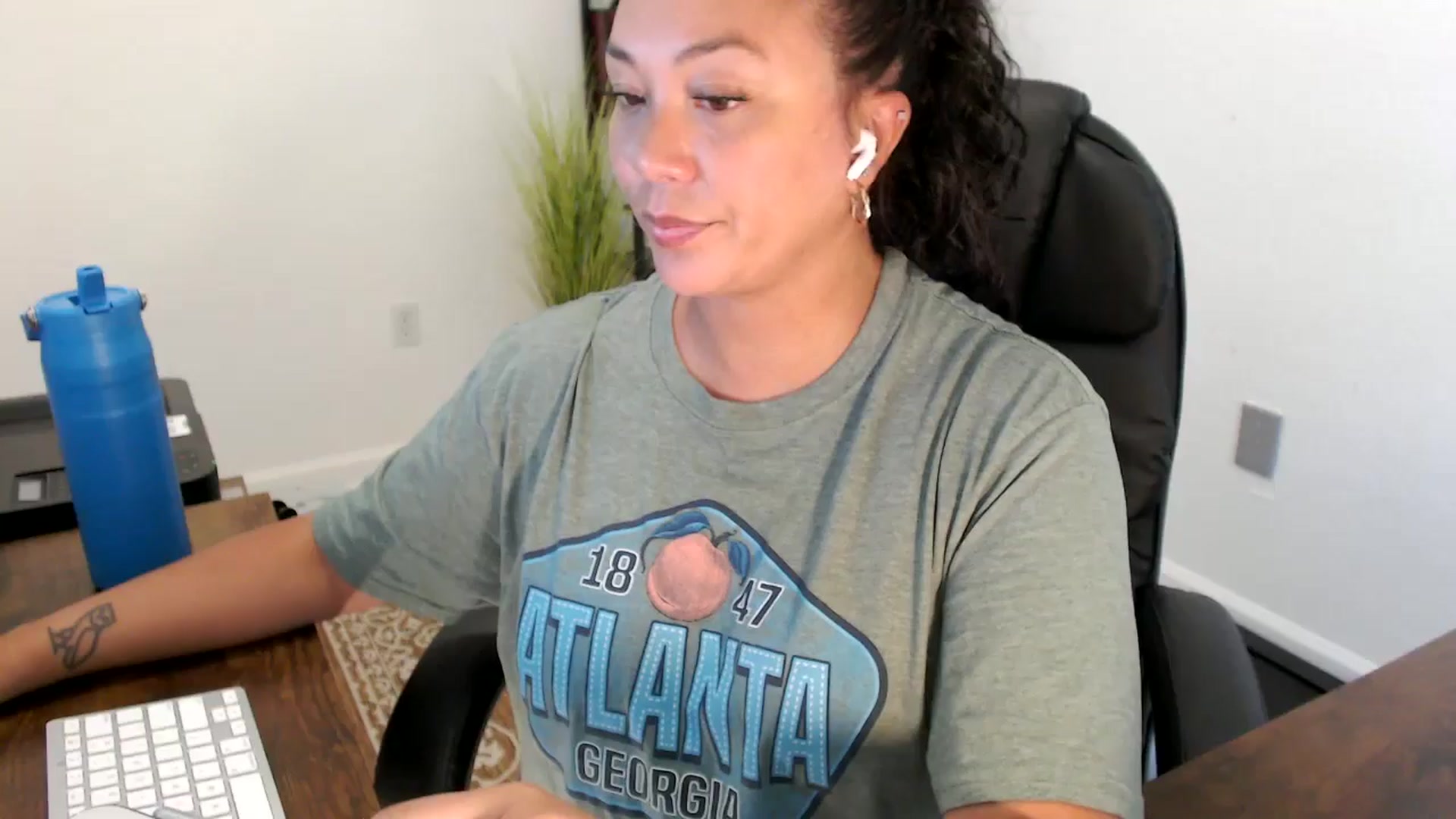 Gallery image thumbnail from MickaylaStar's myfreecams stream on, 09/01/2025, 19:43 image 10 of 20