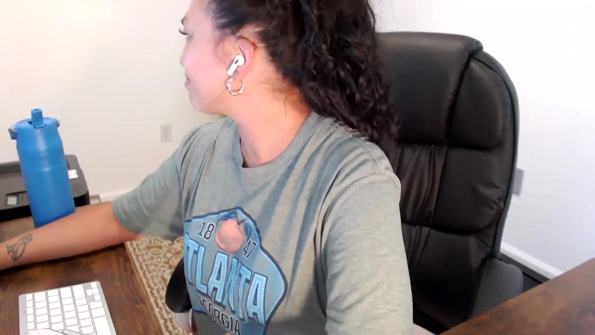 Gallery image thumbnail from MickaylaStar's myfreecams stream on, 09/01/2025, 19:43 image 5 of 20