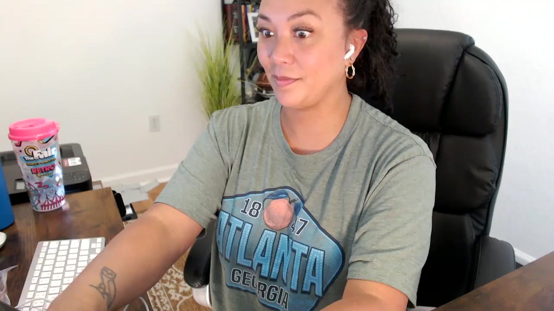 Gallery image thumbnail from MickaylaStar's myfreecams stream on, 09/01/2025, 21:35 image 15 of 20