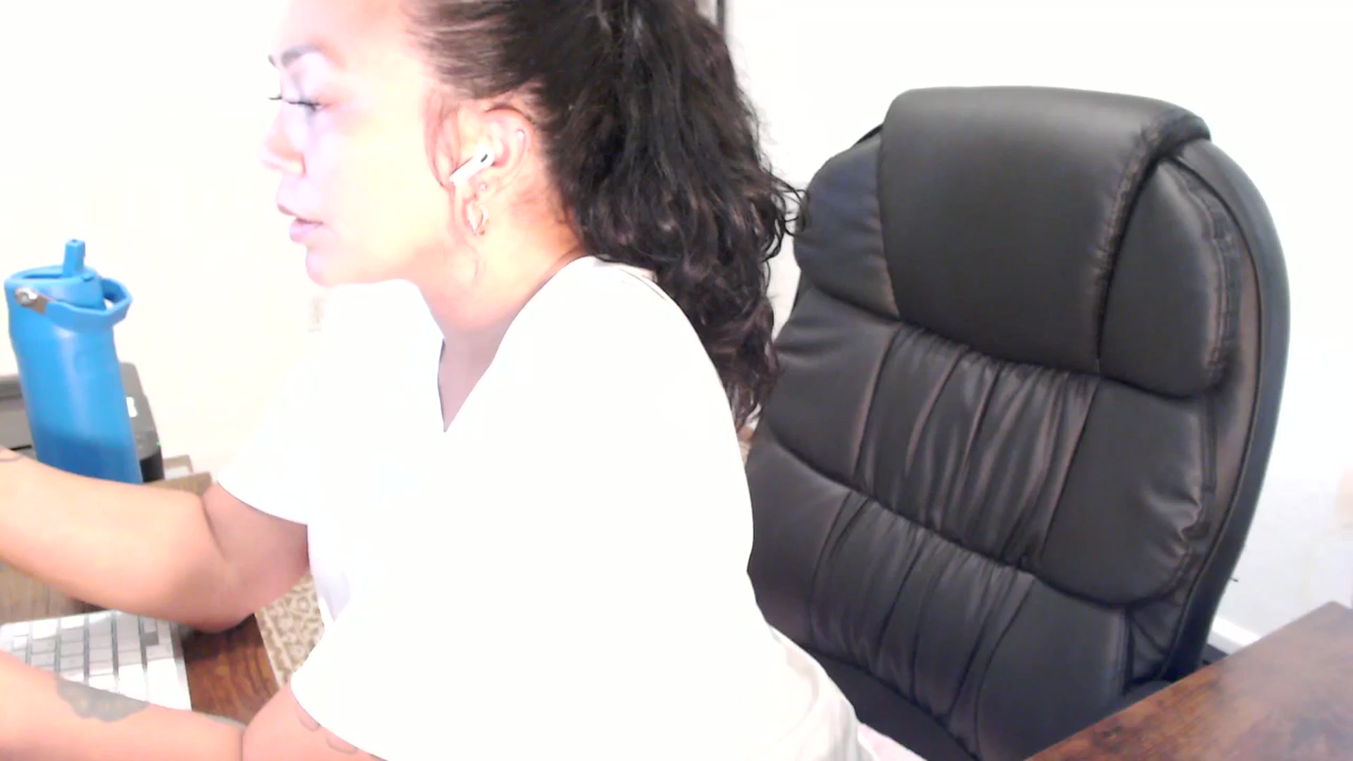 Gallery image thumbnail from MickaylaStar's myfreecams stream on, 09/02/2025, 17:46 image 7 of 20