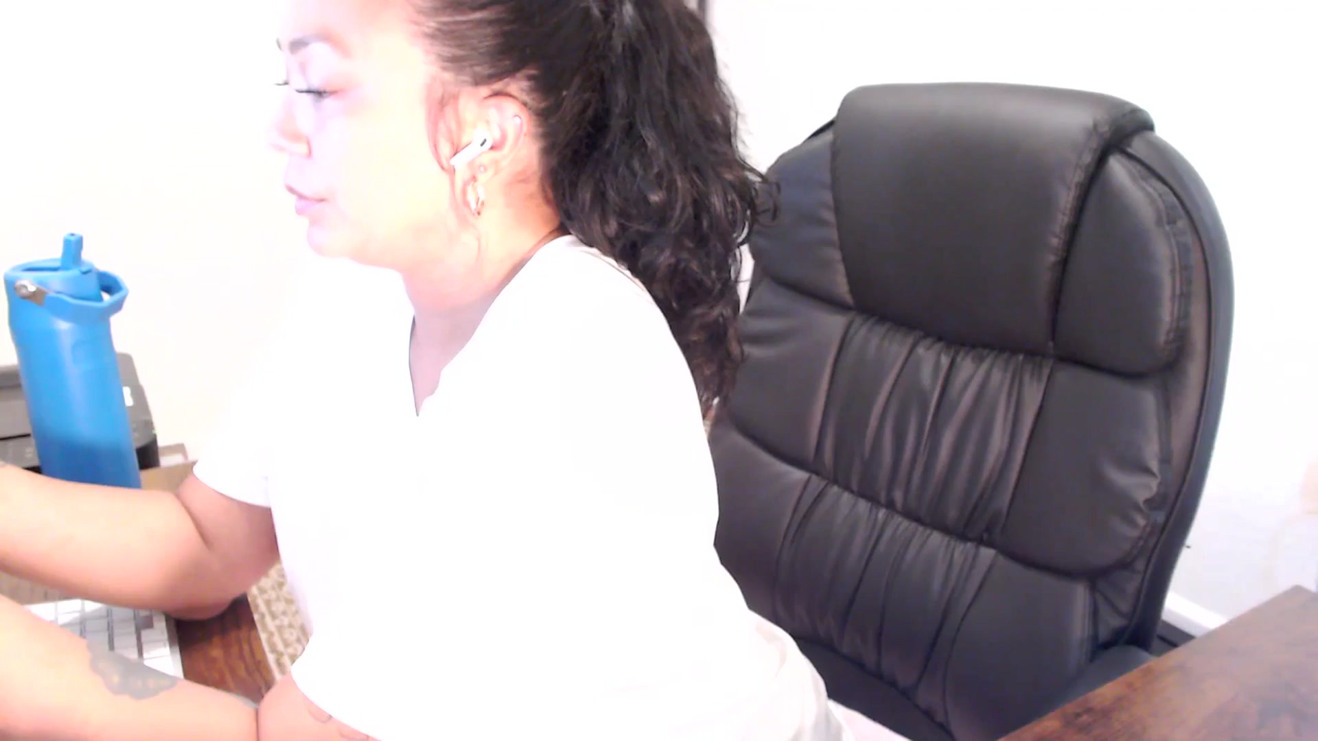 Gallery image thumbnail from MickaylaStar's myfreecams stream on, 09/02/2025, 17:46 image 13 of 20