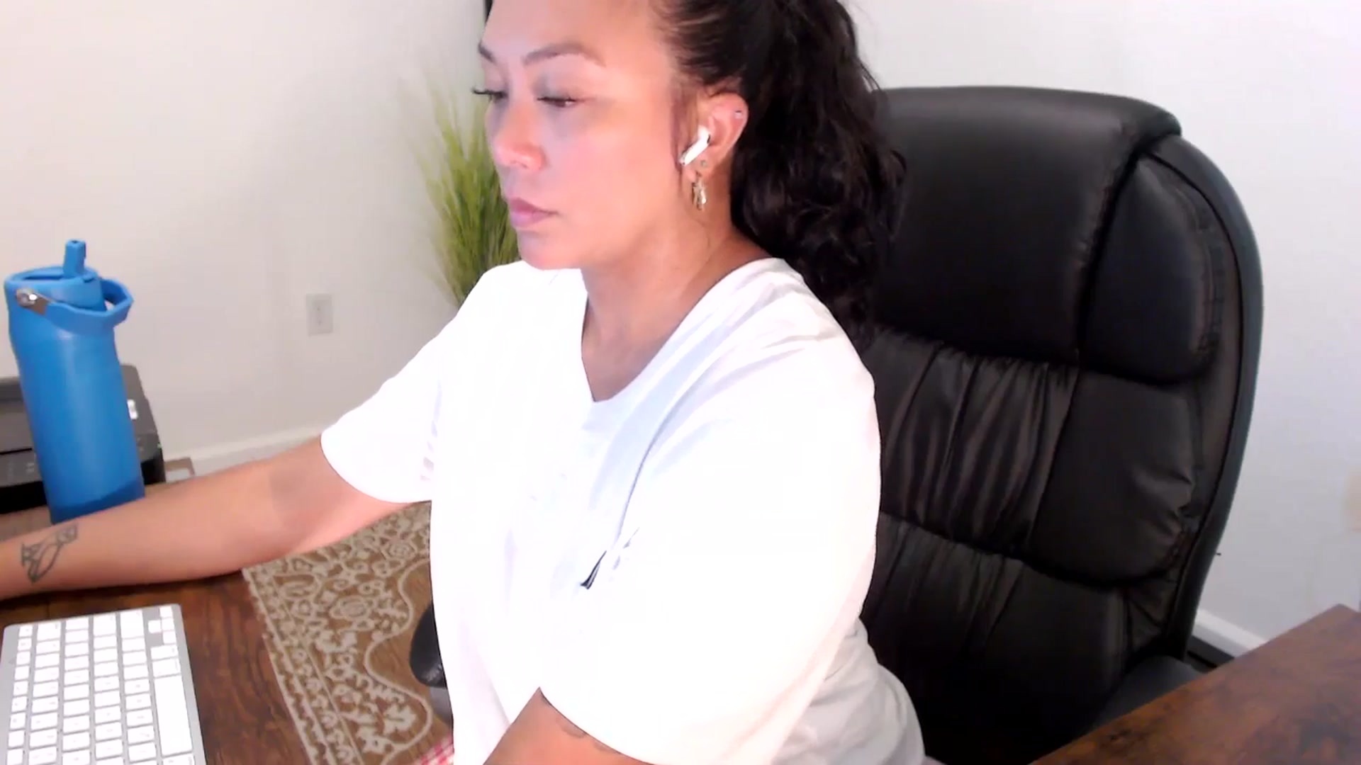 Gallery image thumbnail from MickaylaStar's myfreecams stream on, 09/02/2025, 17:46 image 5 of 20