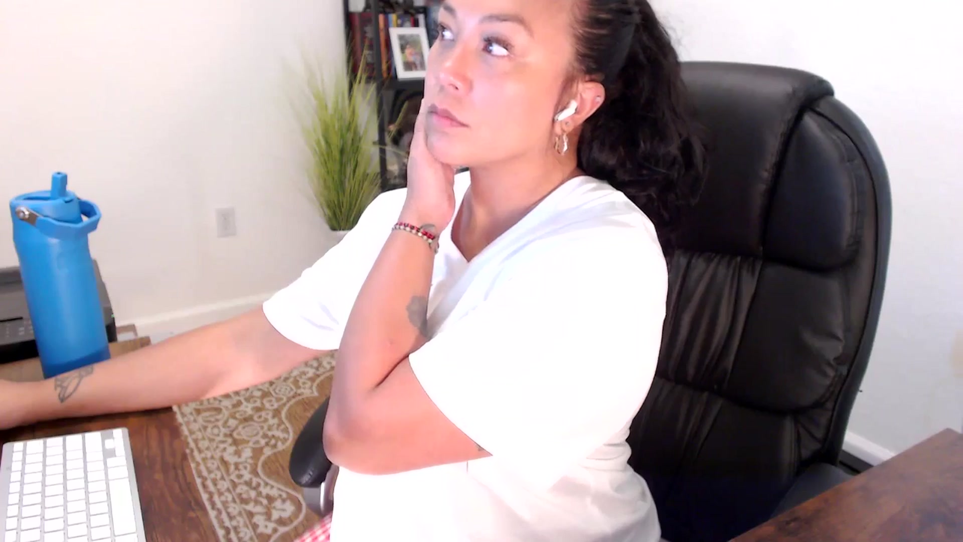 Gallery image thumbnail from MickaylaStar's myfreecams stream on, 09/02/2025, 17:46 image 3 of 20