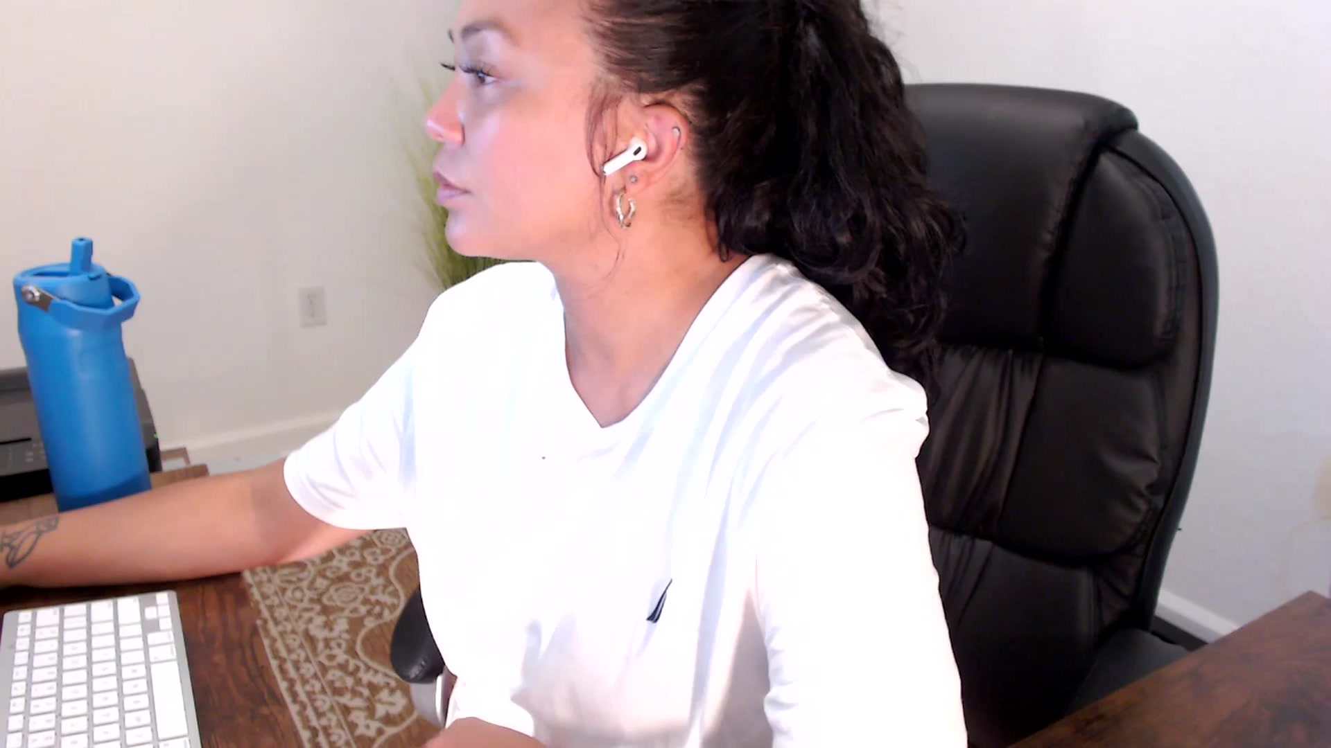 Gallery image thumbnail from MickaylaStar's myfreecams stream on, 09/02/2025, 17:46 image 2 of 20