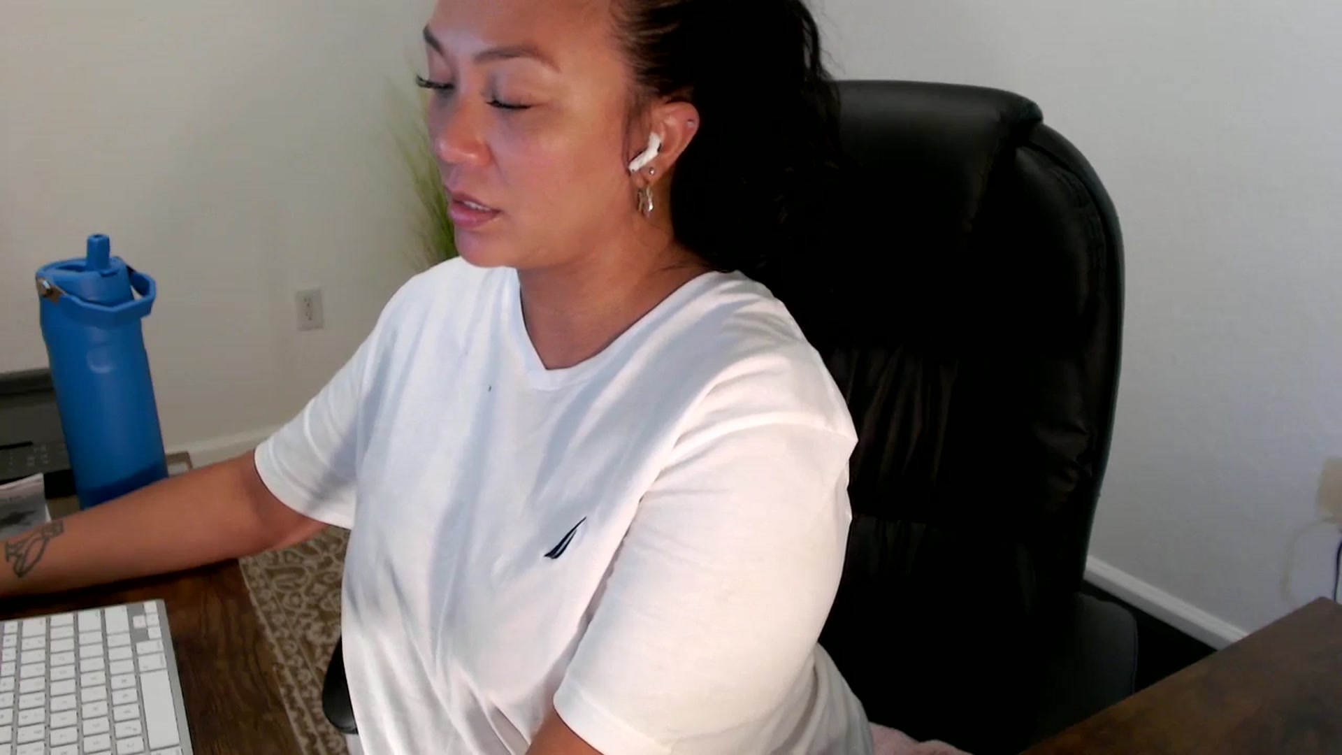 Gallery image thumbnail from MickaylaStar's myfreecams stream on, 09/02/2025, 18:09 image 3 of 20