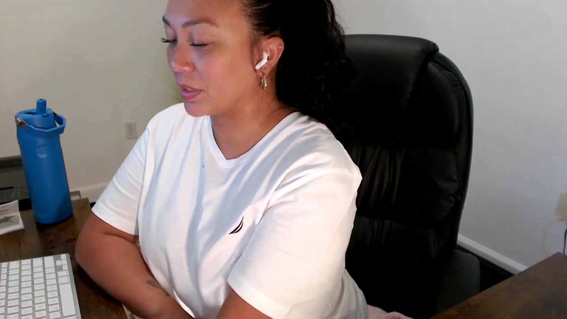 Gallery image thumbnail from MickaylaStar's myfreecams stream on, 09/02/2025, 18:09 image 2 of 20