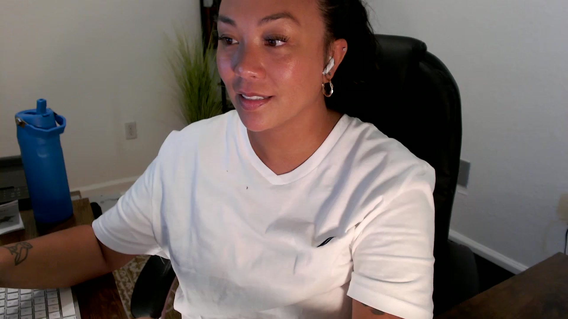 Gallery image thumbnail from MickaylaStar's myfreecams stream on, 09/02/2025, 18:09 image 13 of 20