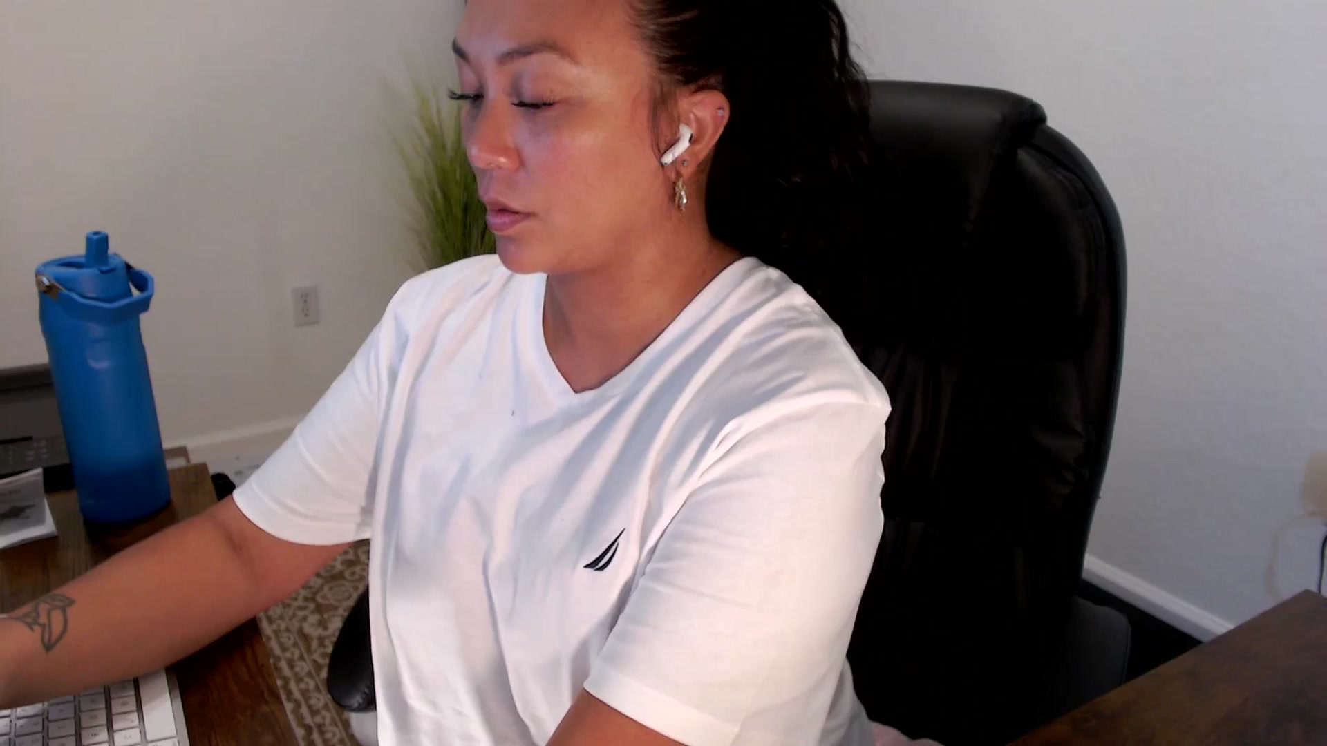 Gallery image thumbnail from MickaylaStar's myfreecams stream on, 09/02/2025, 18:09 image 19 of 20