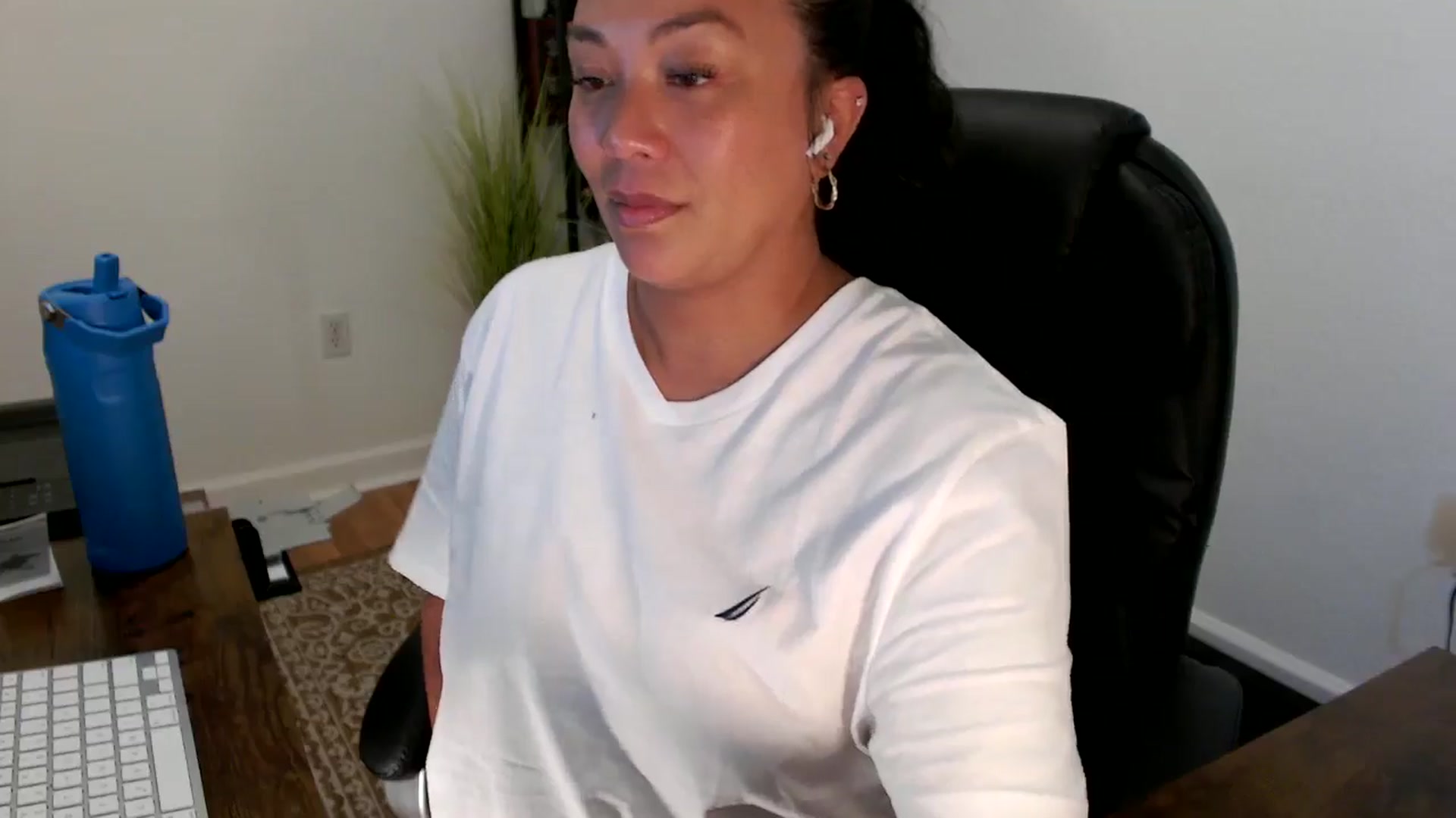 Gallery image thumbnail from MickaylaStar's myfreecams stream on, 09/02/2025, 18:09 image 16 of 20