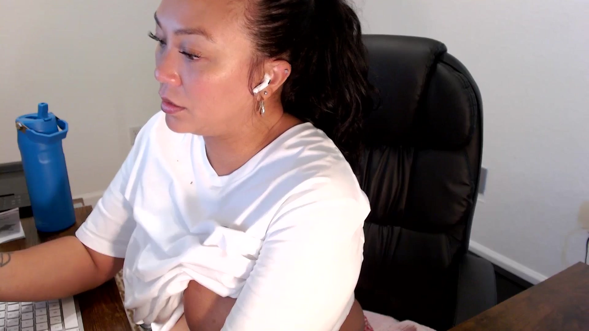 Gallery image thumbnail from MickaylaStar's myfreecams stream on, 09/02/2025, 18:09 image 8 of 20