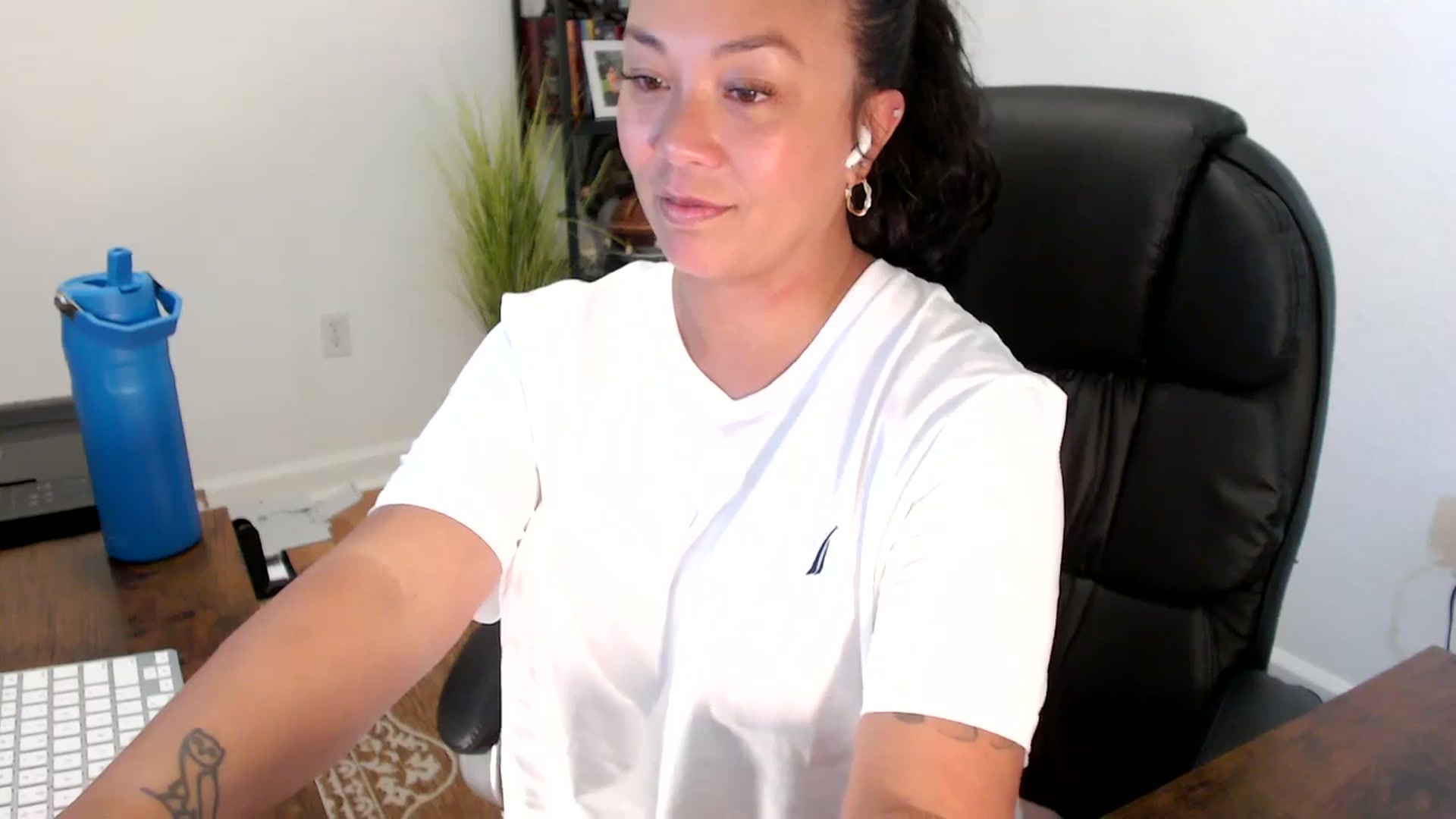 Gallery image thumbnail from MickaylaStar's myfreecams stream on, 09/02/2025, 18:31 image 11 of 20