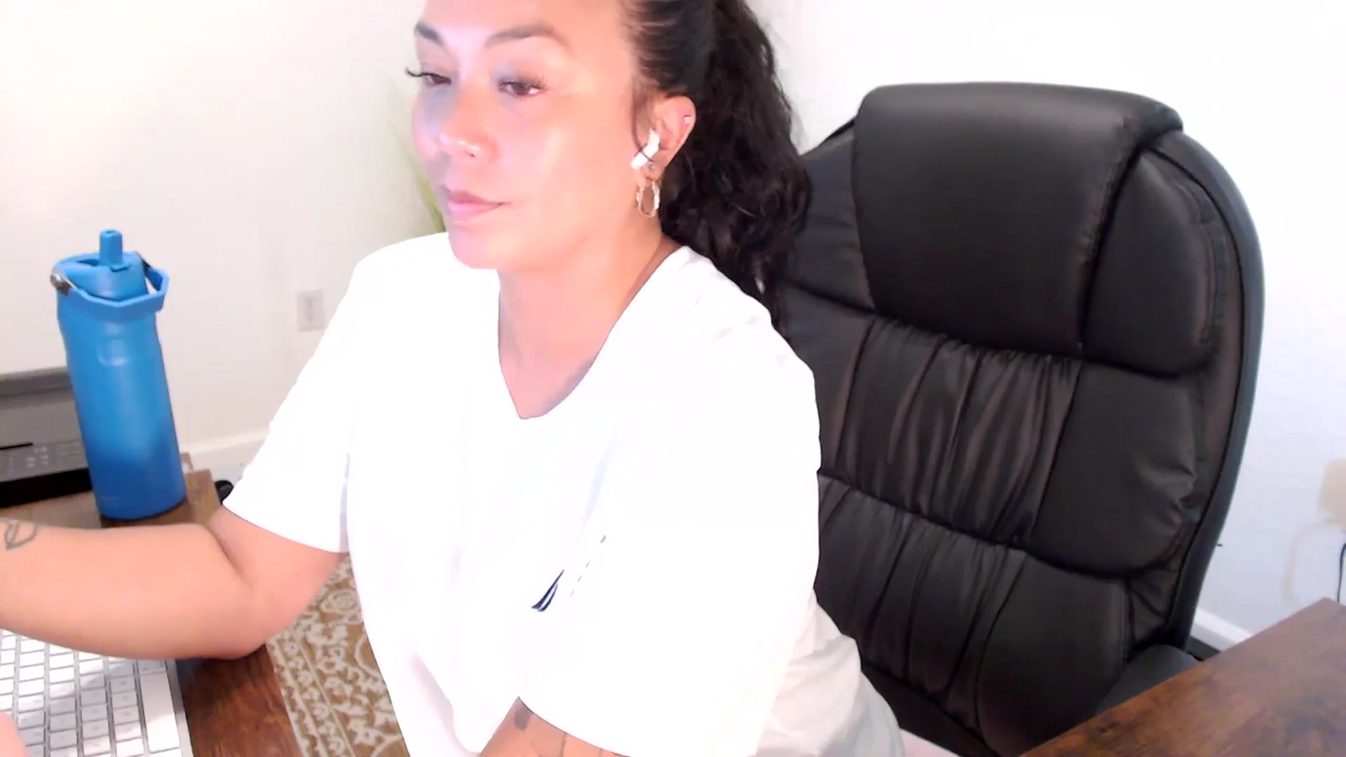 Gallery image thumbnail from MickaylaStar's myfreecams stream on, 09/02/2025, 18:31 image 2 of 20