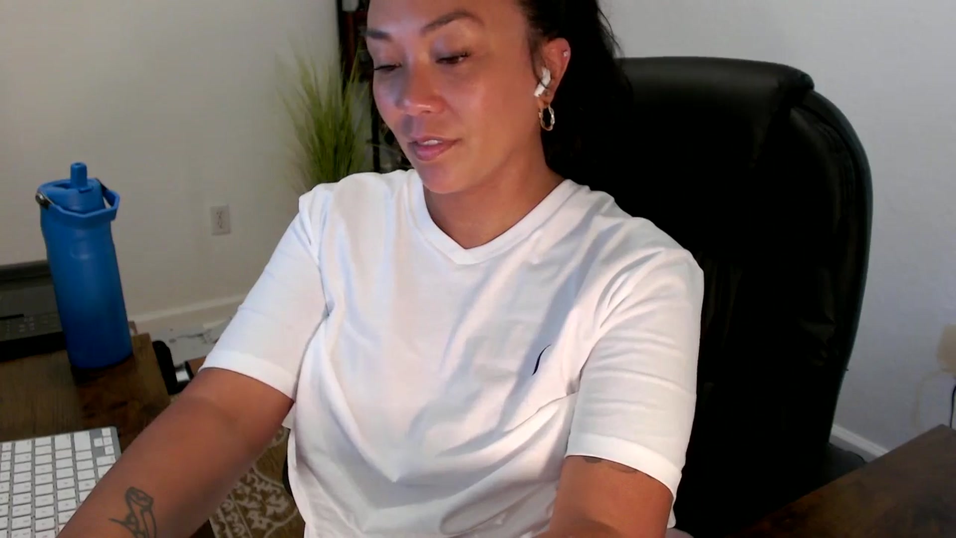 Gallery image thumbnail from MickaylaStar's myfreecams stream on, 09/02/2025, 18:31 image 7 of 20