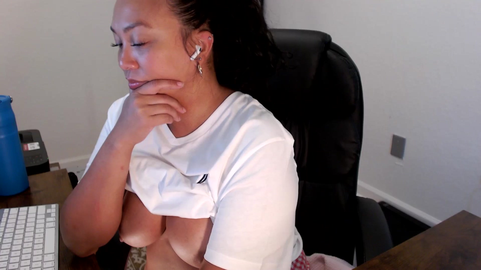 Gallery image thumbnail from MickaylaStar's myfreecams stream on, 09/02/2025, 19:30 image 6 of 20
