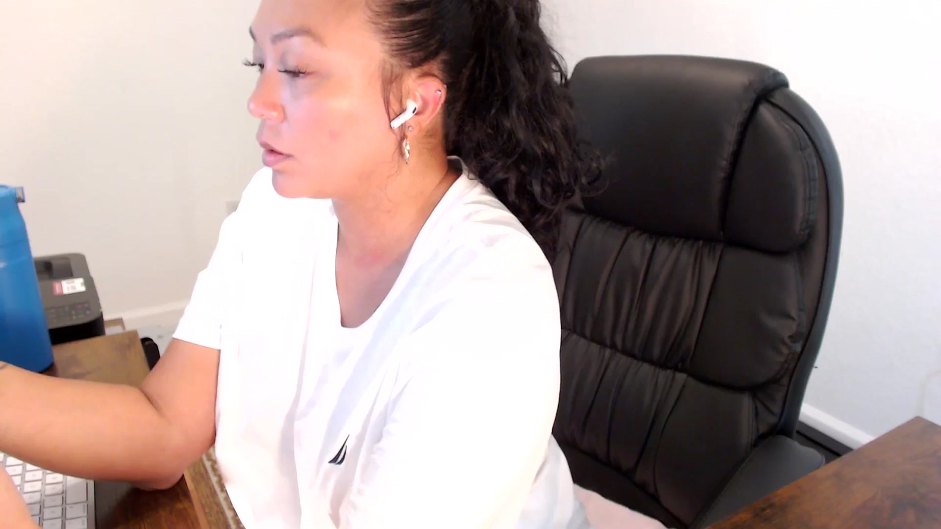 Gallery image thumbnail from MickaylaStar's myfreecams stream on, 09/02/2025, 19:56 image 17 of 20