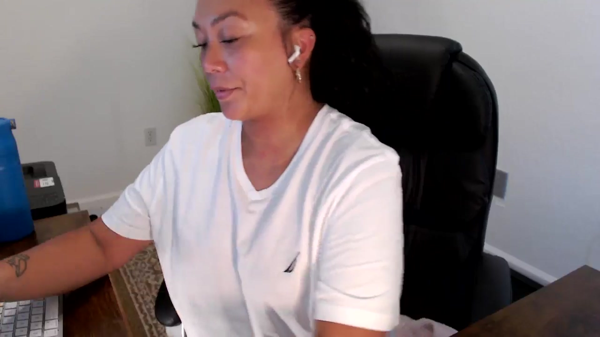 Gallery image thumbnail from MickaylaStar's myfreecams stream on, 09/02/2025, 19:56 image 8 of 20