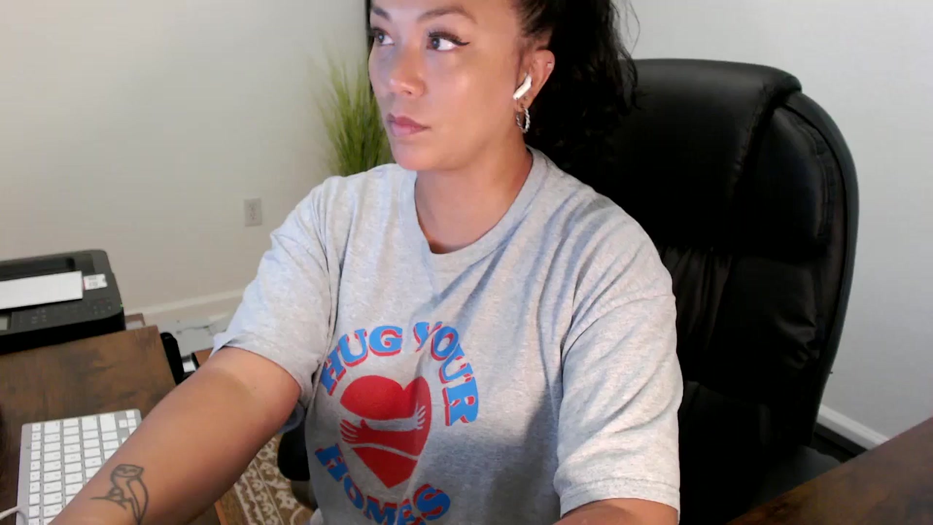 Gallery image thumbnail from MickaylaStar's myfreecams stream on, 09/03/2025, 15:09 image 1 of 20