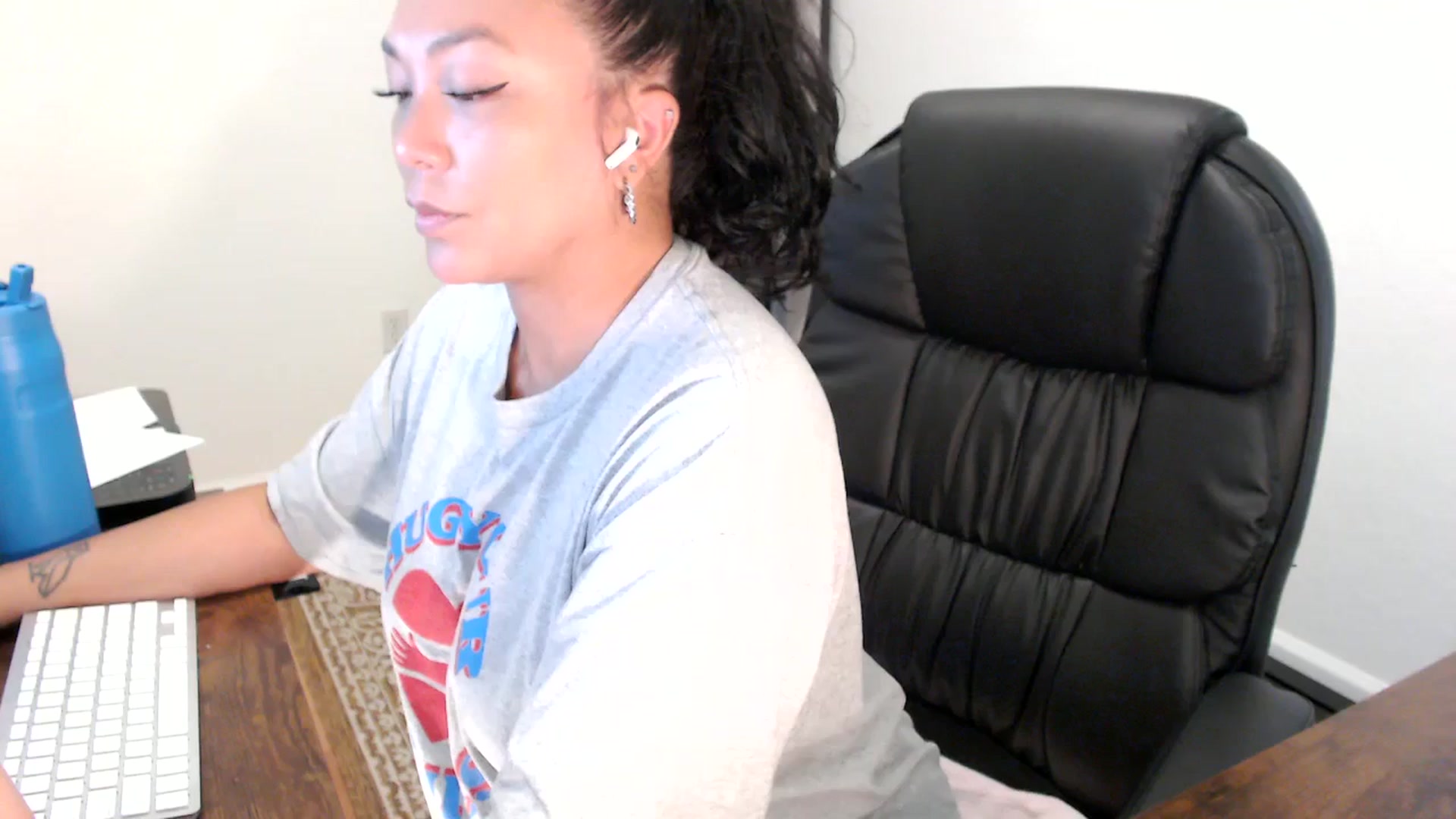 Gallery image thumbnail from MickaylaStar's myfreecams stream on, 09/03/2025, 16:01 image 7 of 20