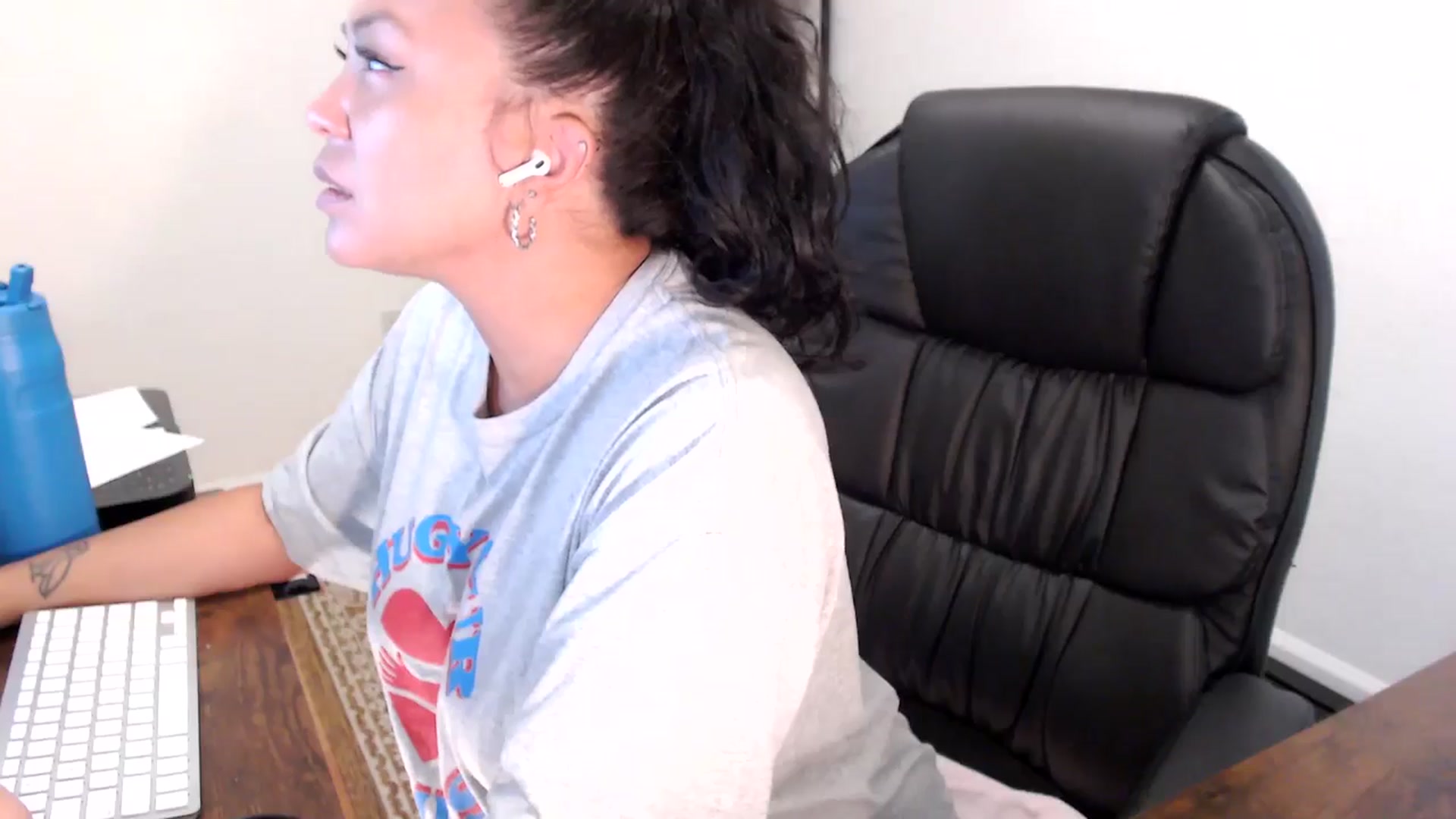 Gallery image thumbnail from MickaylaStar's myfreecams stream on, 09/03/2025, 16:01 image 6 of 20