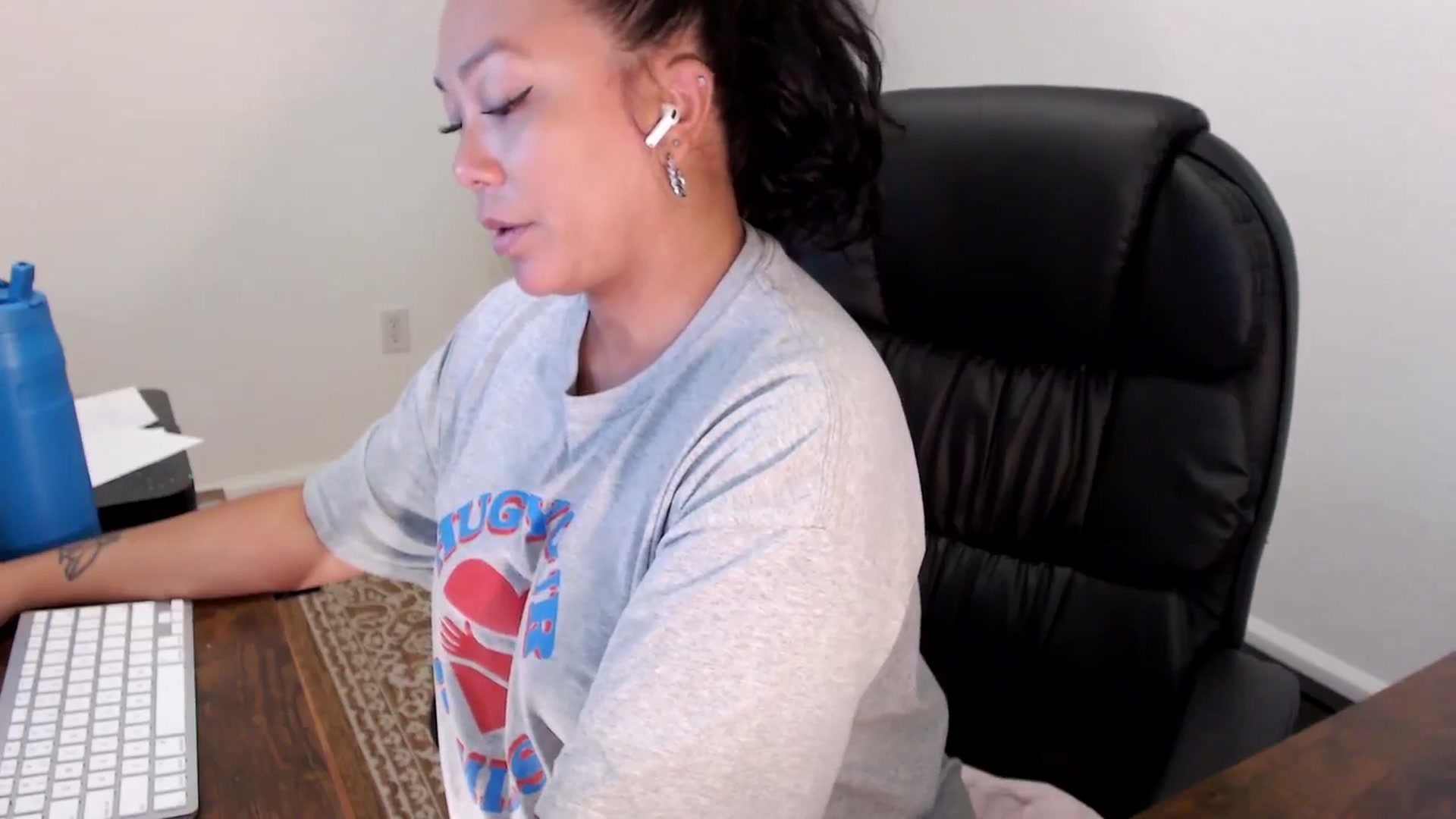 Gallery image thumbnail from MickaylaStar's myfreecams stream on, 09/03/2025, 16:01 image 14 of 20