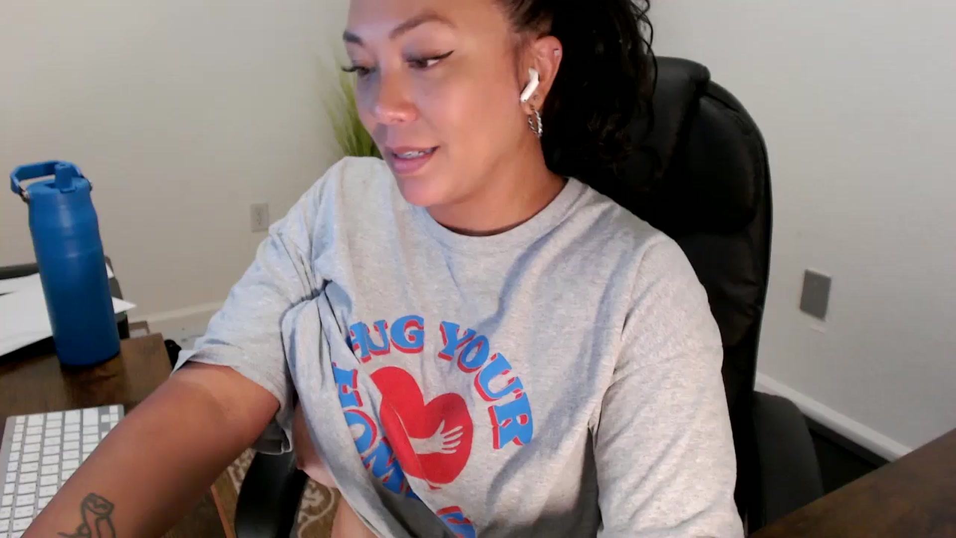 Gallery image thumbnail from MickaylaStar's myfreecams stream on, 09/03/2025, 16:52 image 9 of 20