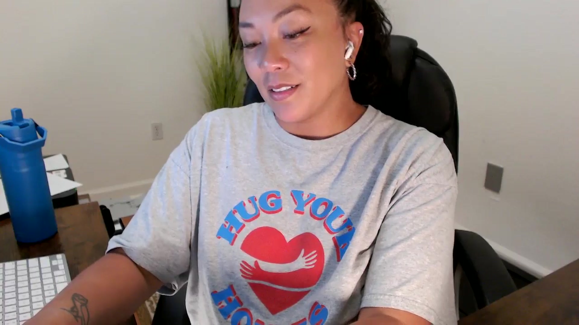 Gallery image thumbnail from MickaylaStar's myfreecams stream on, 09/03/2025, 17:40 image 16 of 20