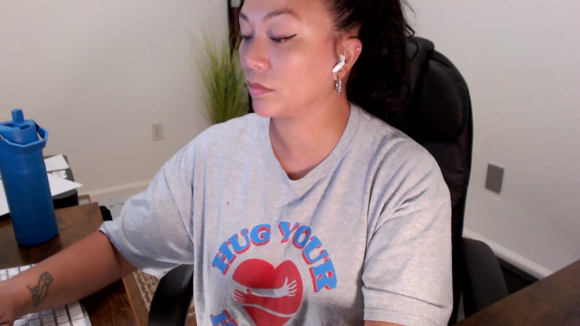 Gallery image thumbnail from MickaylaStar's myfreecams stream on, 09/03/2025, 17:40 image 4 of 20