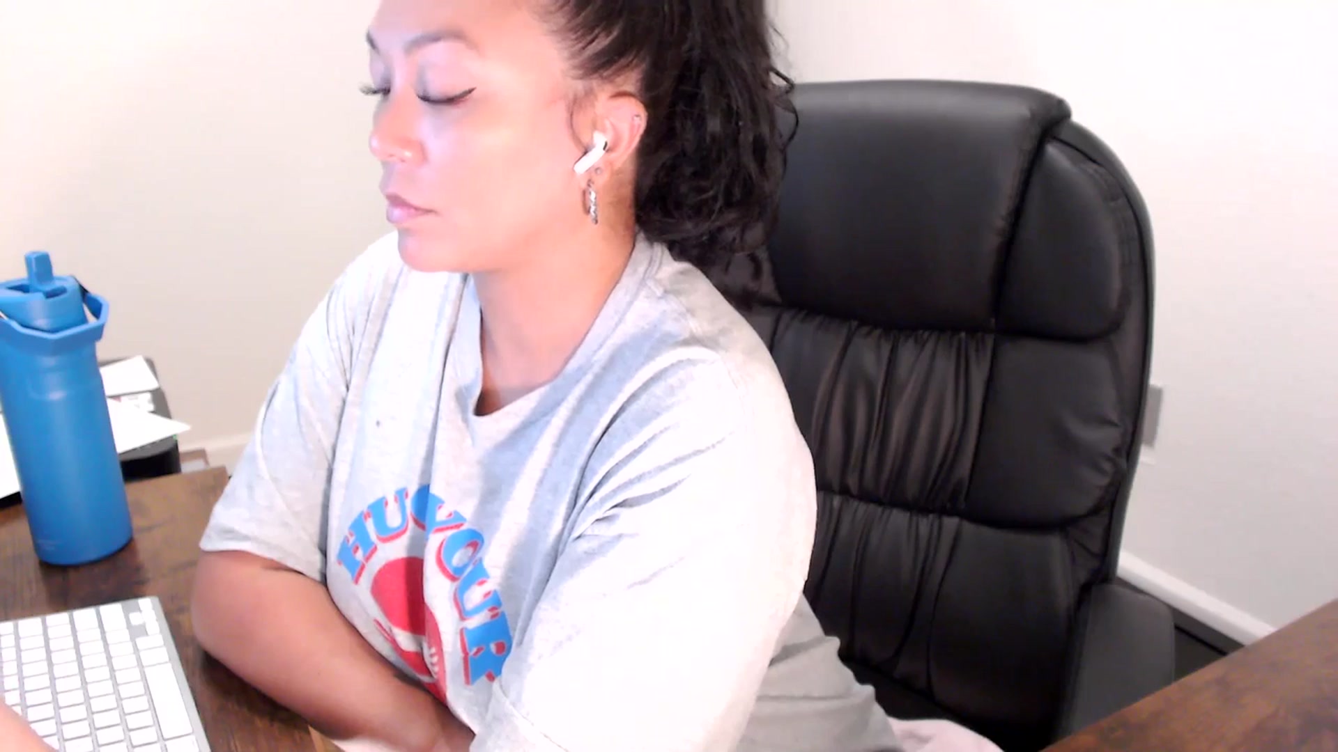 Gallery image thumbnail from MickaylaStar's myfreecams stream on, 09/03/2025, 17:40 image 7 of 20