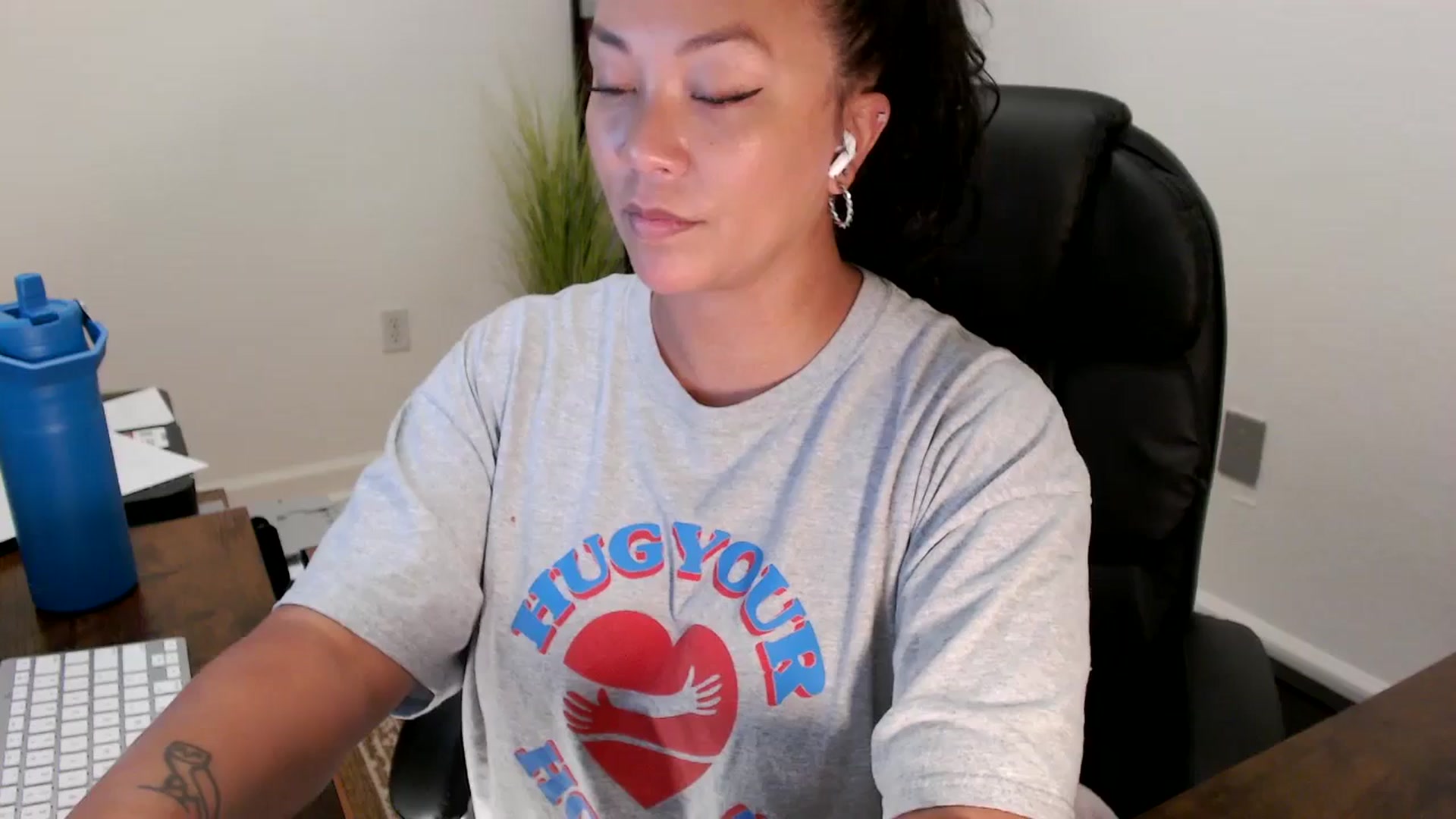 Gallery image thumbnail from MickaylaStar's myfreecams stream on, 09/03/2025, 18:38 image 3 of 20