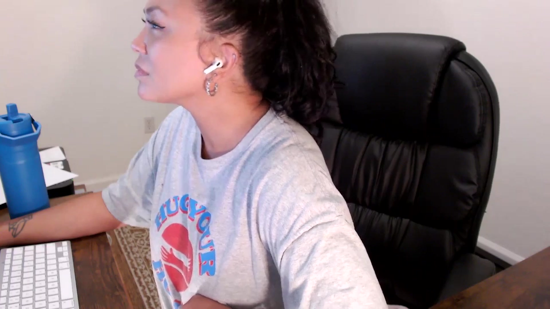 Gallery image thumbnail from MickaylaStar's myfreecams stream on, 09/03/2025, 18:38 image 2 of 20