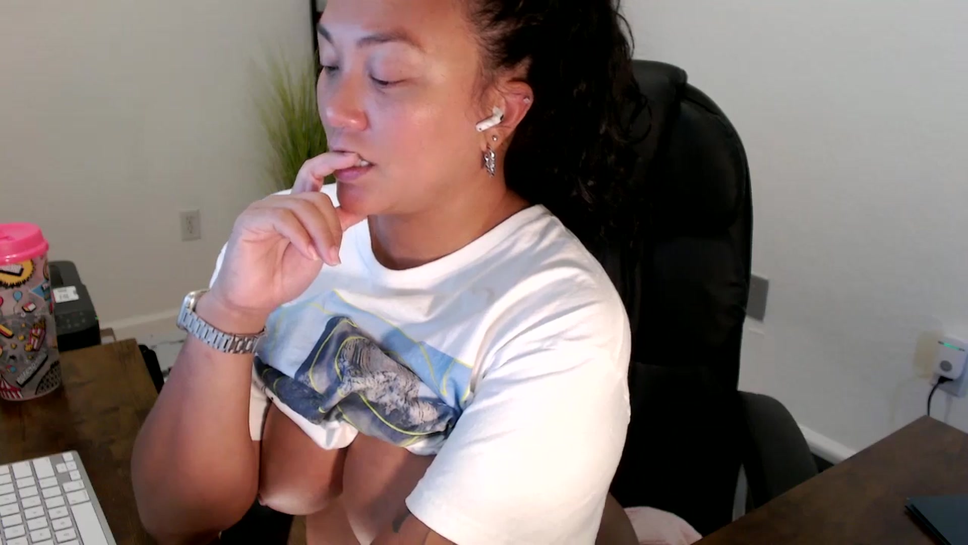 Gallery image thumbnail from MickaylaStar's myfreecams stream on, 09/04/2025, 18:52 image 16 of 20