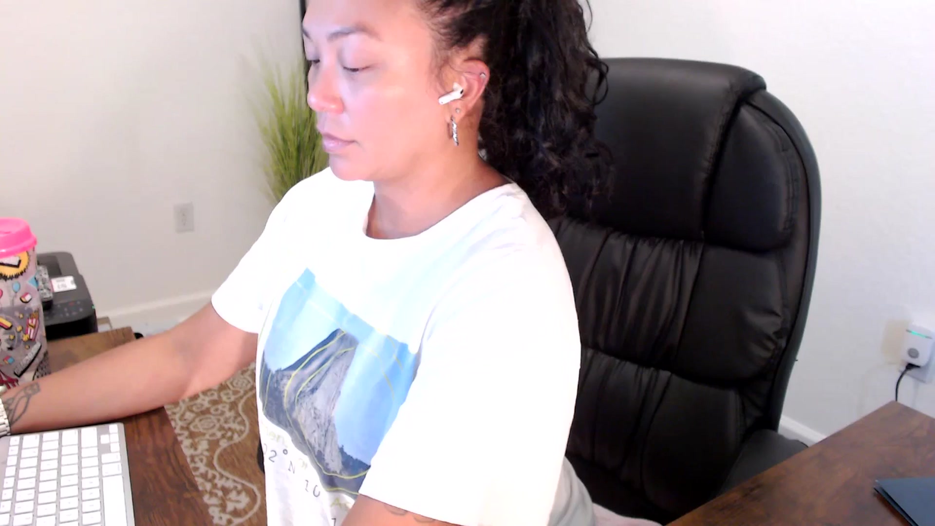 Gallery image thumbnail from MickaylaStar's myfreecams stream on, 09/04/2025, 18:52 image 4 of 20