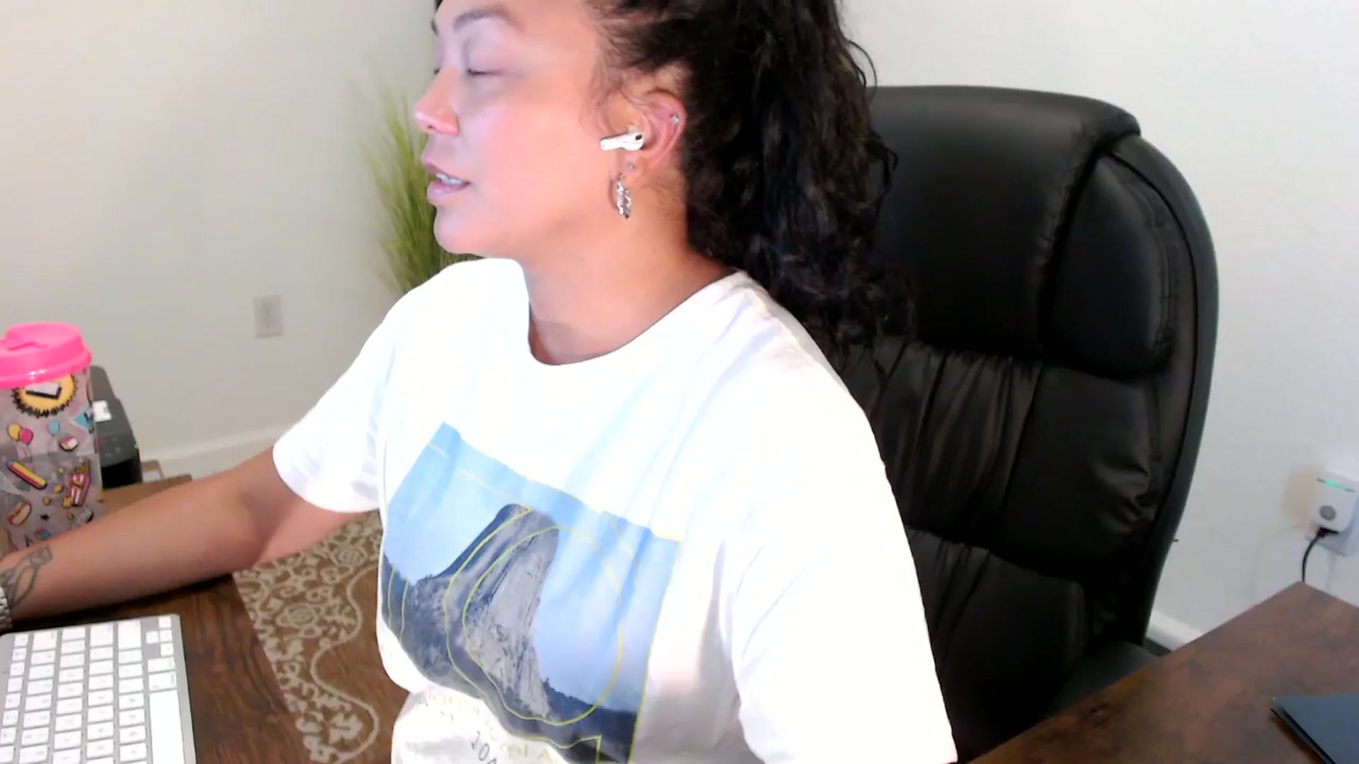 Gallery image thumbnail from MickaylaStar's myfreecams stream on, 09/04/2025, 18:52 image 7 of 20
