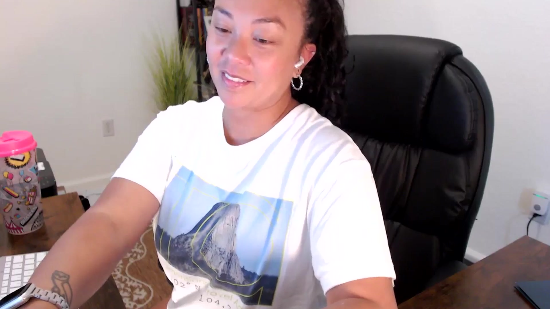 Gallery image thumbnail from MickaylaStar's myfreecams stream on, 09/04/2025, 18:52 image 8 of 20